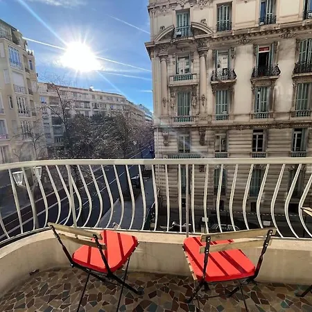 Sunny Gambetta With 3 Air Conditionings