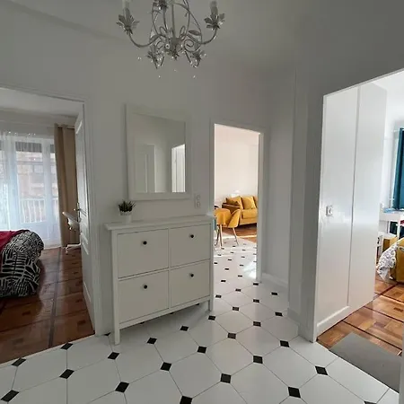 Sunny Gambetta With 3 Air Conditionings *