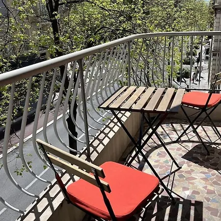 Sunny Gambetta With 3 Air Conditionings