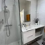 Sunny Gambetta With 3 Air Conditionings Daire *
