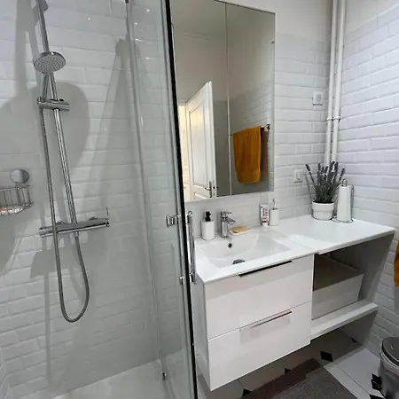 Sunny Gambetta With 3 Air Conditionings דירה *