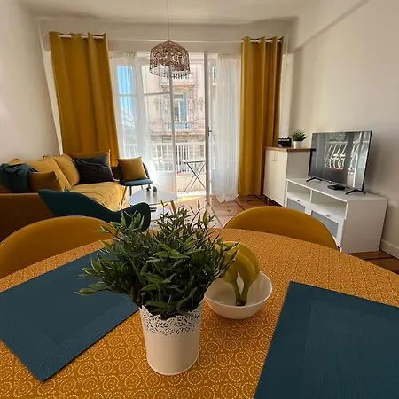 Sunny Gambetta With 3 Air Conditionings דירה *
